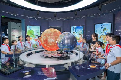 雙崗街道白水壩社區(qū) 走進(jìn)氣象觀測基地 科普如何“觀云測雨”